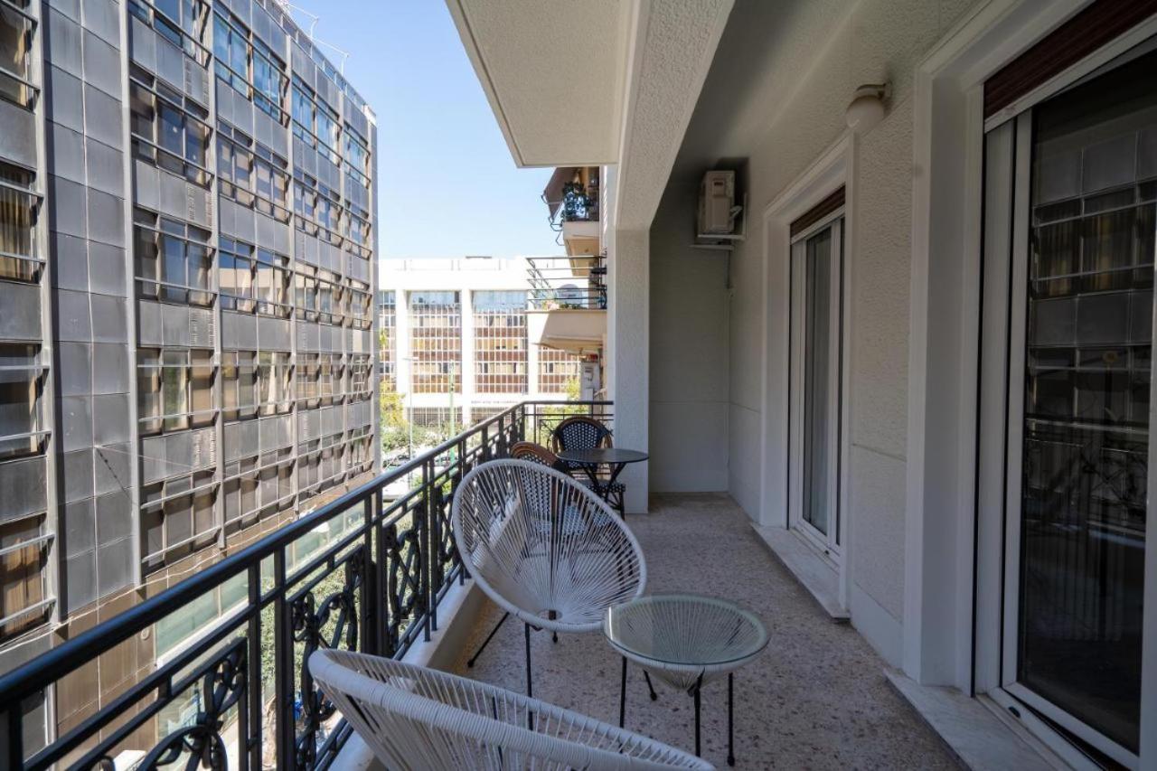 Vibrant Urban Getaway: Charming 2-Bedroom Near Bars, Parks, And Metro Афины Экстерьер фото