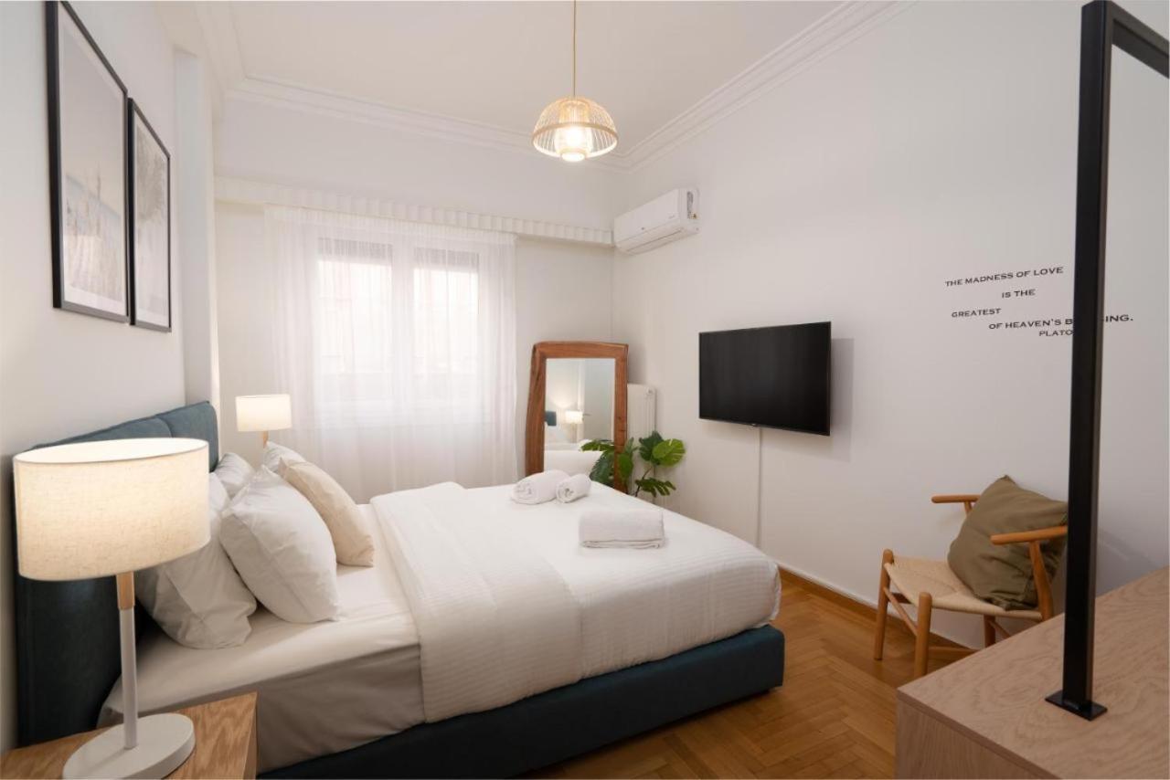 Vibrant Urban Getaway: Charming 2-Bedroom Near Bars, Parks, And Metro Афины Экстерьер фото
